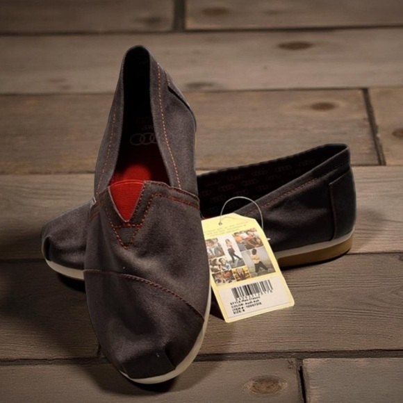 Toms Men Classic Audi Ash New in Box
Size 8 Limited Edition  Gray NWT - Picture 5 of 15